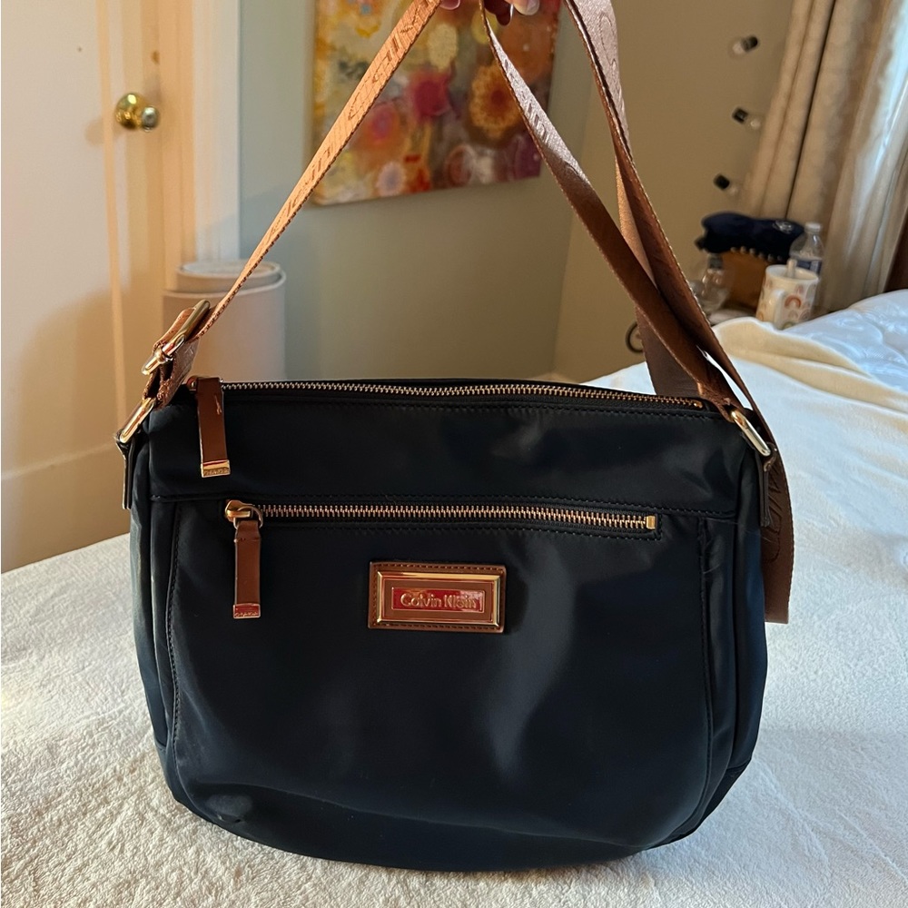 Calvin Klein ✨ Navy Blue/Tan Crossbody Bag